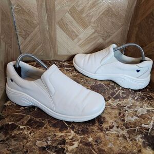 Nurse Mates Women's Comfort Slip-on Walking White Leather Shoes Size 9.5.  691